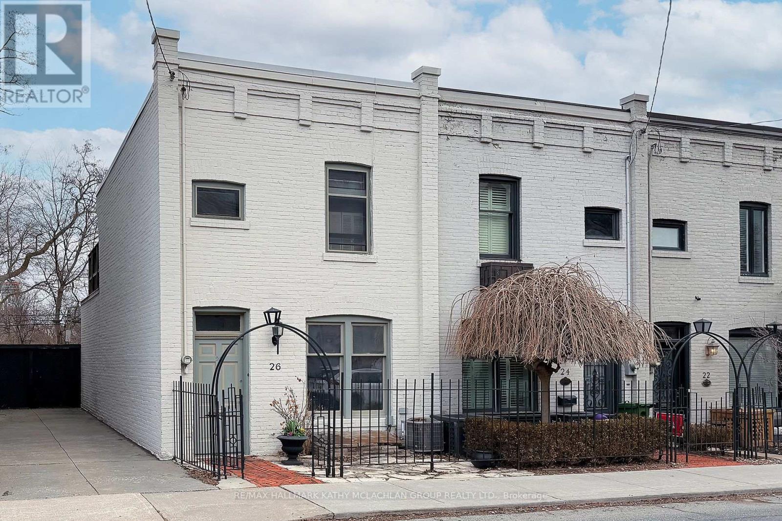 26 BELMONT STREET, Toronto, Ontario