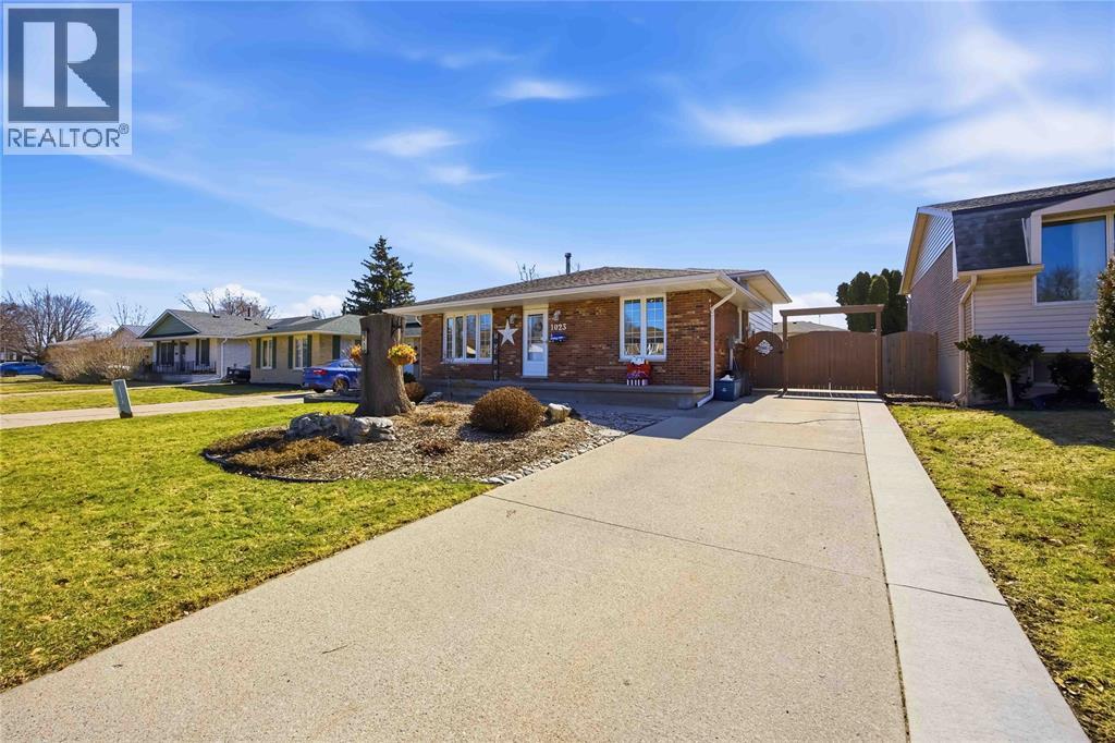 1023 Frost Avenue, Sarnia, Ontario  N7S 4G6 - Photo 3 - 26004981