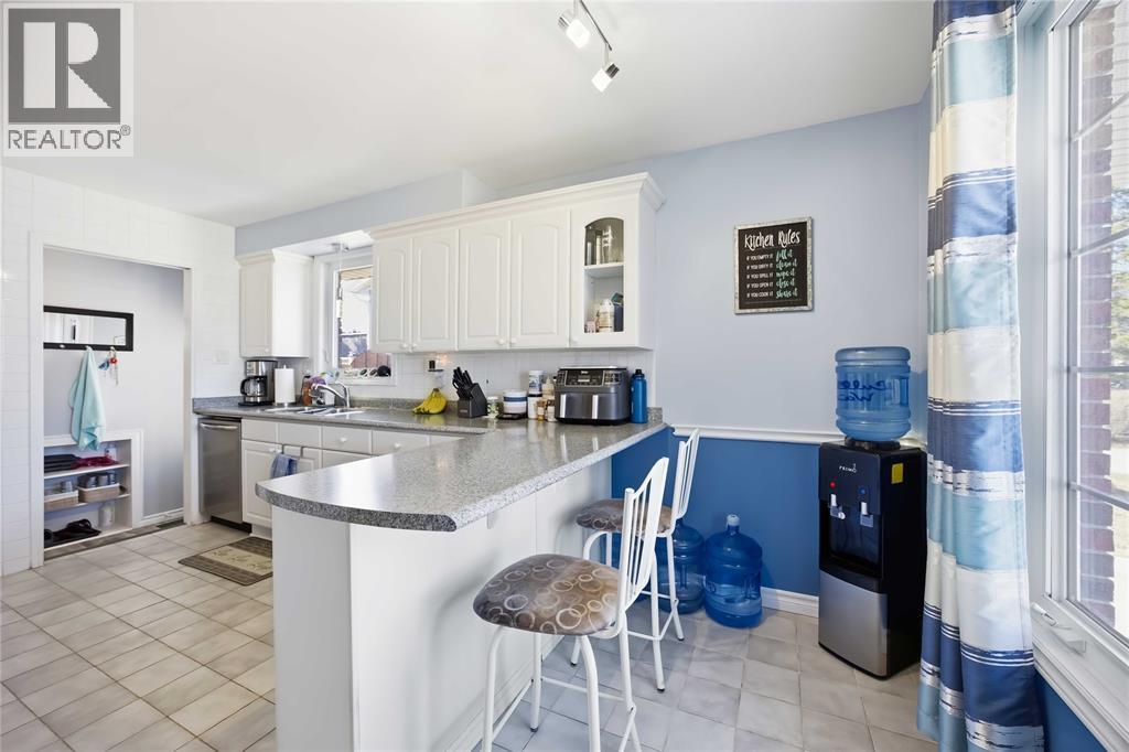 1023 Frost Avenue, Sarnia, Ontario  N7S 4G6 - Photo 10 - 26004981