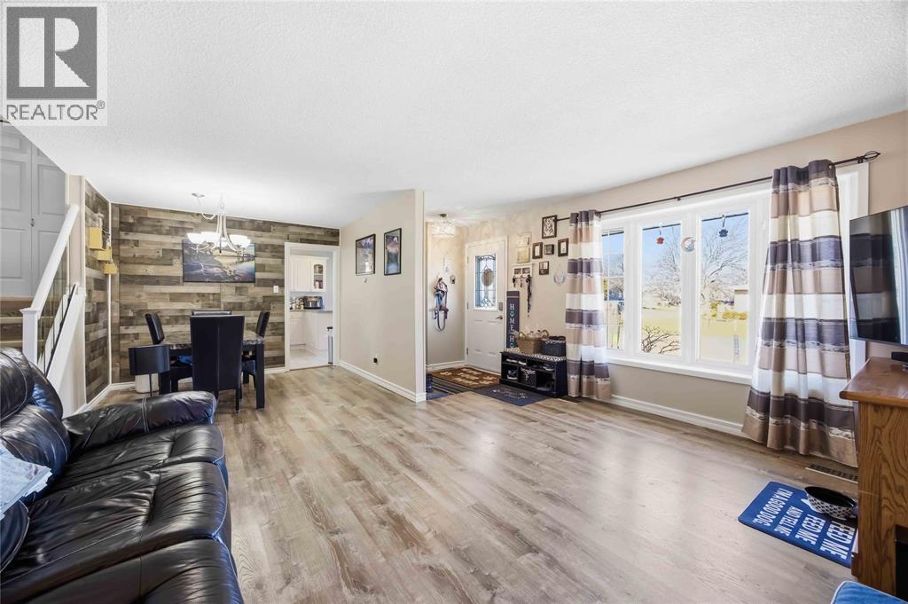 1023 Frost Avenue, Sarnia, Ontario  N7S 4G6 - Photo 7 - 26004981