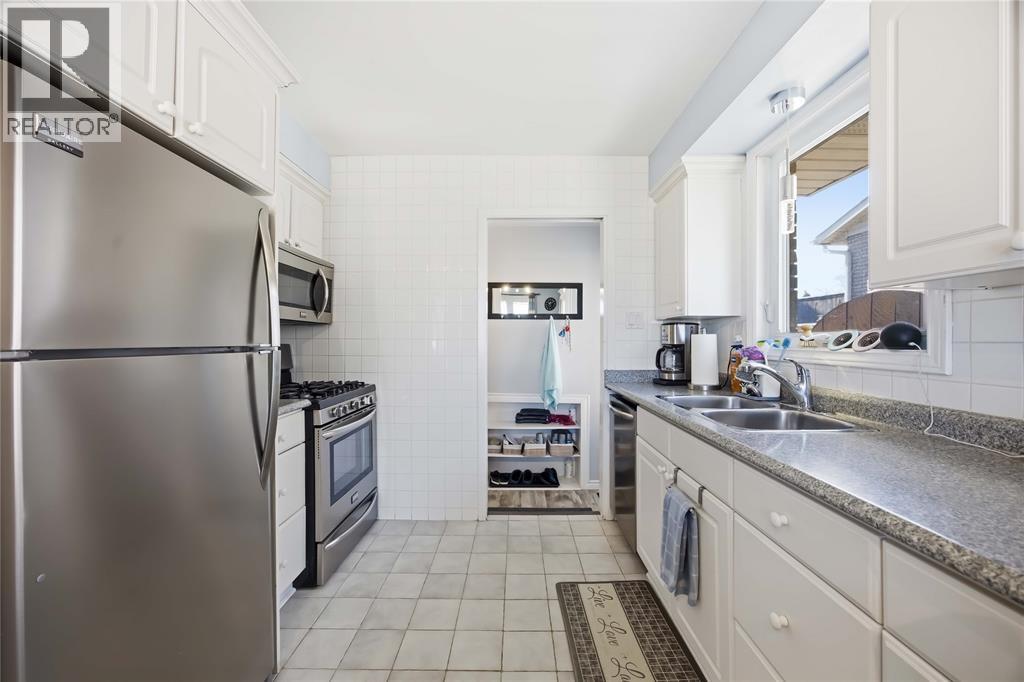 1023 Frost Avenue, Sarnia, Ontario  N7S 4G6 - Photo 12 - 26004981