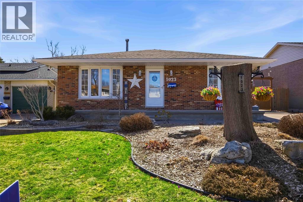 1023 Frost Avenue, Sarnia, Ontario  N7S 4G6 - Photo 2 - 26004981