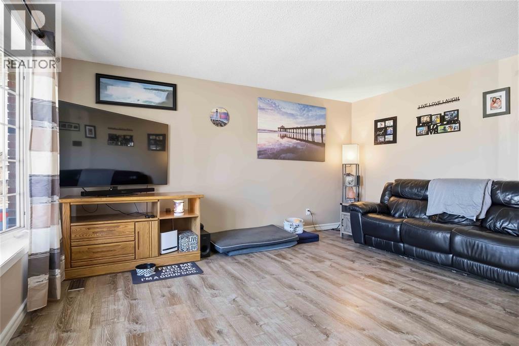 1023 Frost Avenue, Sarnia, Ontario  N7S 4G6 - Photo 5 - 26004981