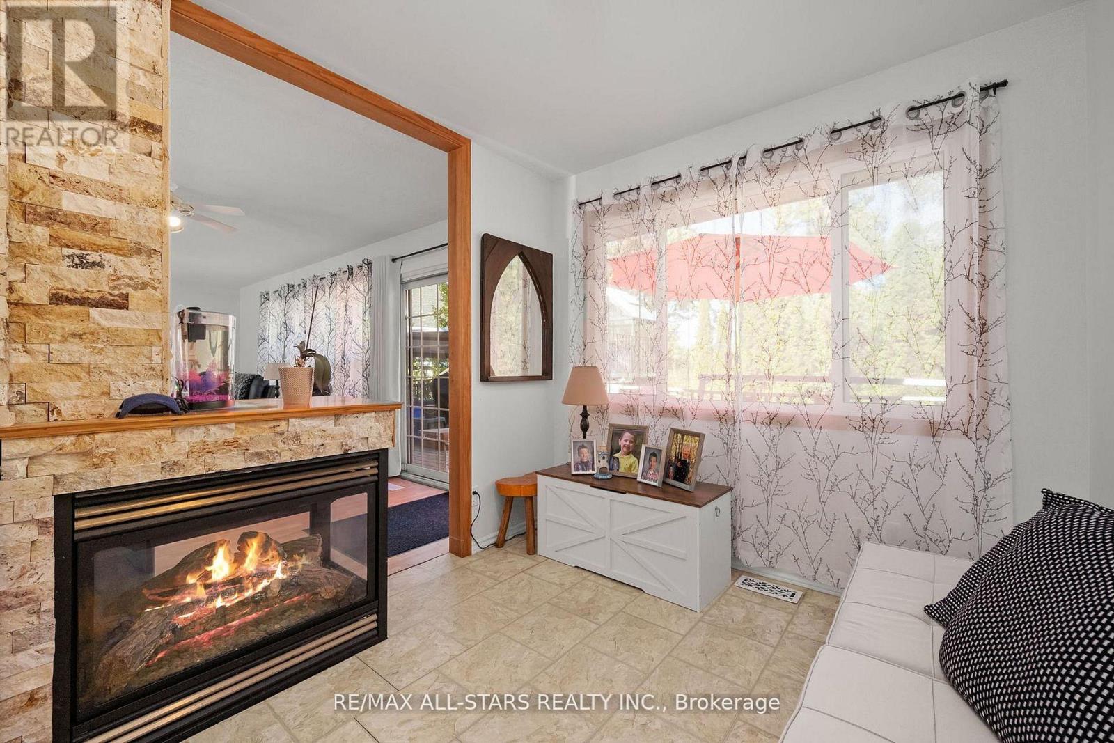 40 Riverglen Drive, Georgina, Ontario  L4P 2R1 - Photo 15 - N12887988