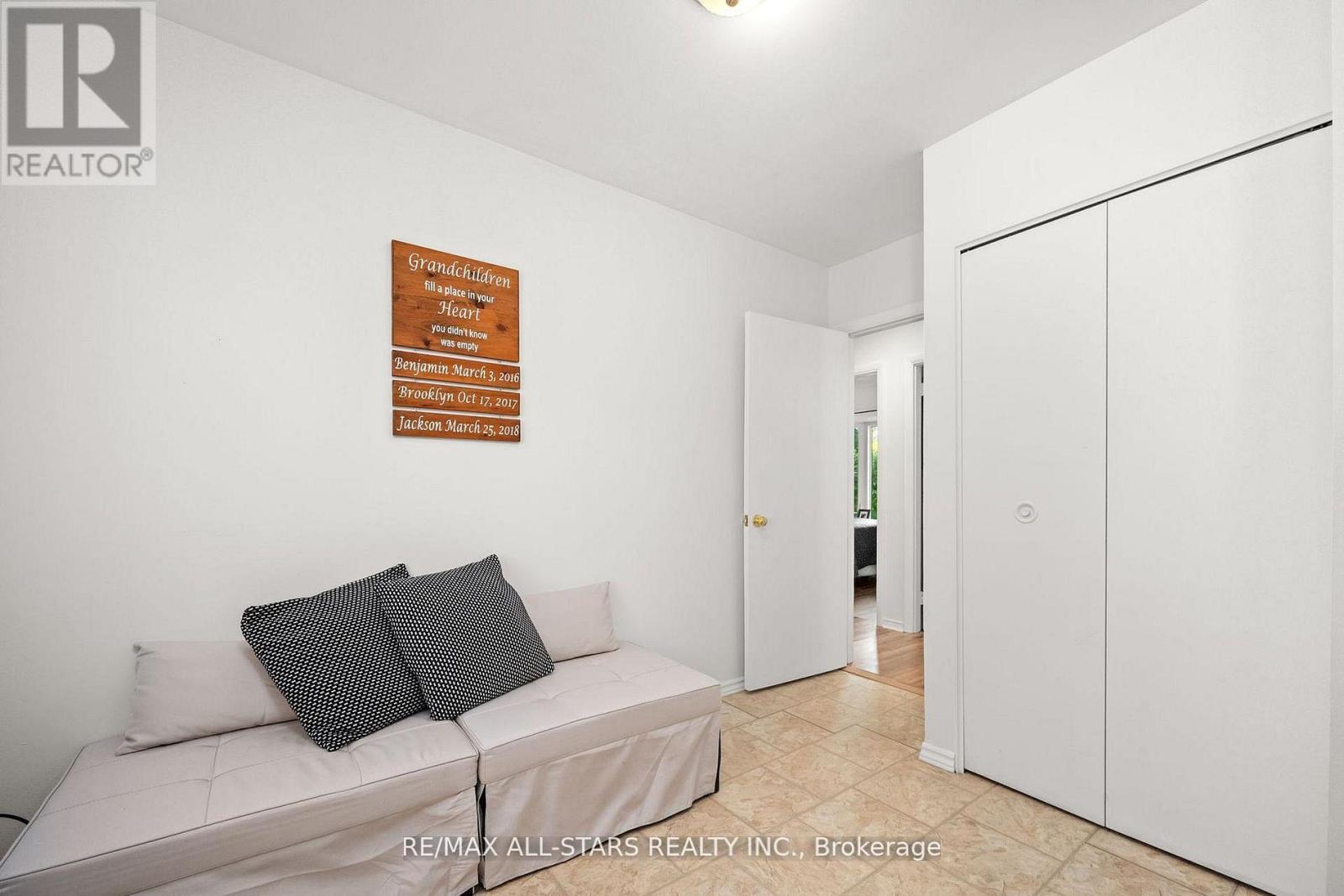 40 Riverglen Drive, Georgina, Ontario  L4P 2R1 - Photo 16 - N12887988