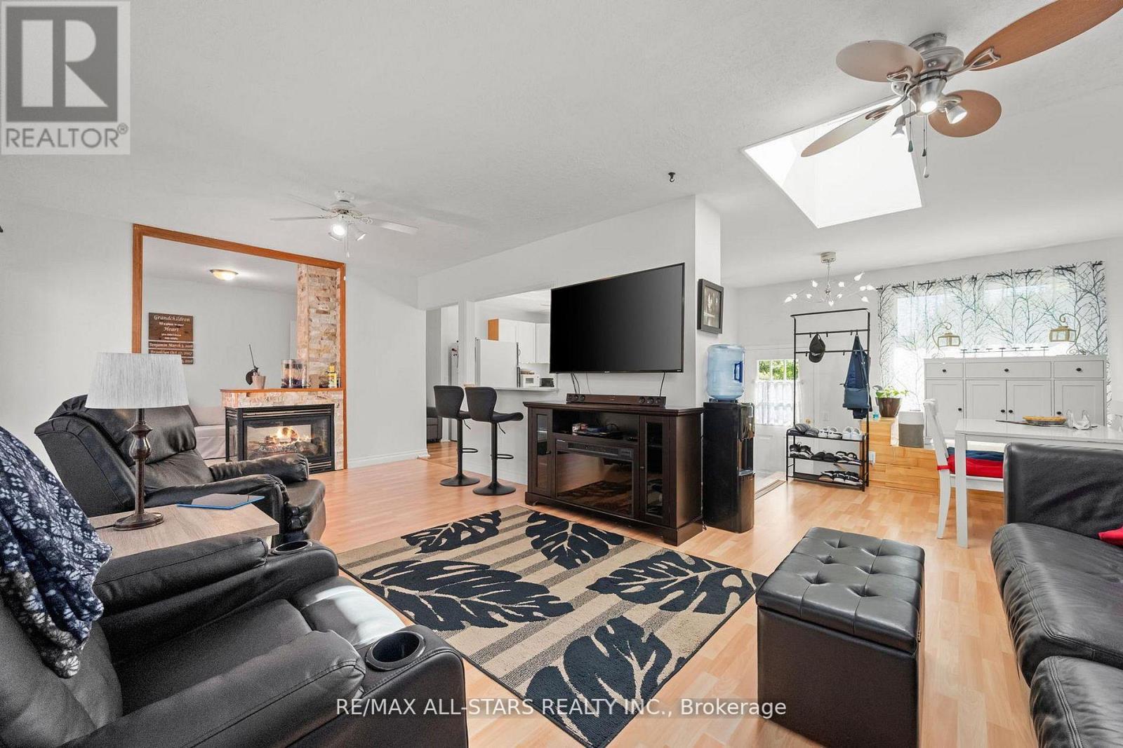 40 Riverglen Drive, Georgina, Ontario  L4P 2R1 - Photo 18 - N12887988