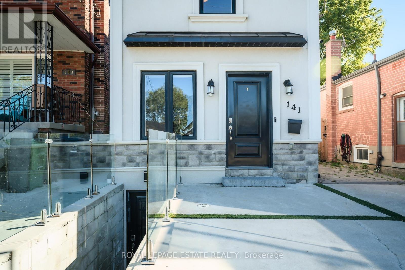 LOWER - 141 SOUTH EDGELY AVENUE, Toronto, Ontario