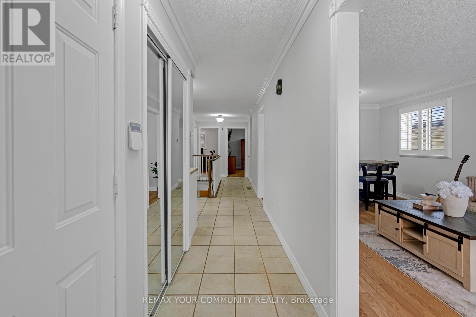 28 Moon Drive, Barrie (Ardagh), Ontario  L4N 7G7 - Photo 5 - S12887772