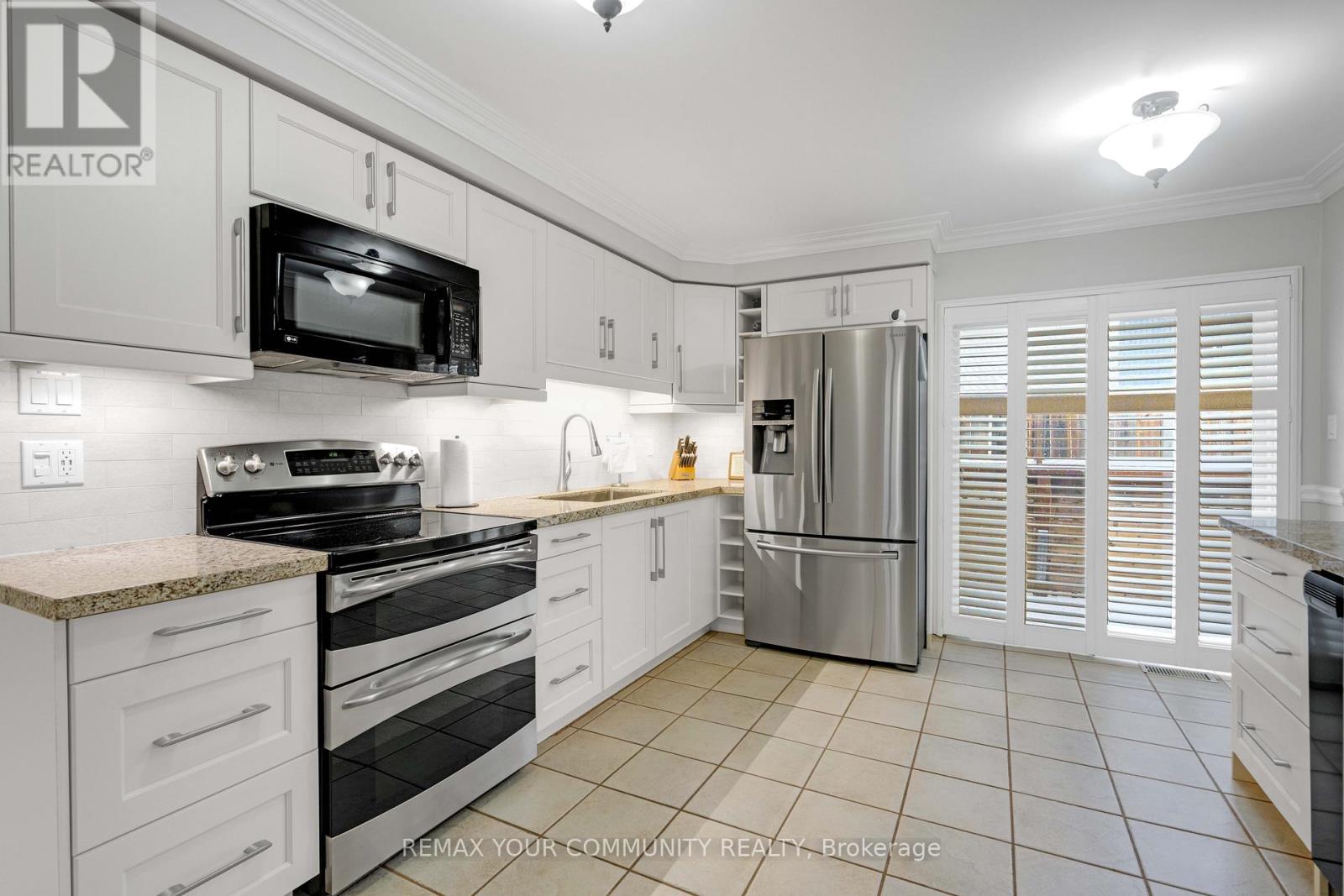 28 Moon Drive, Barrie (Ardagh), Ontario  L4N 7G7 - Photo 13 - S12887772