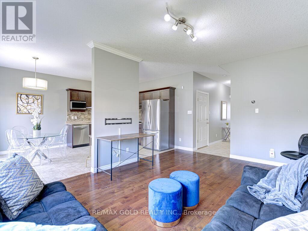 35 - 960 Bitterbush Crescent, London North, Ontario N6H 0G1 - Photo 46 - X12834554