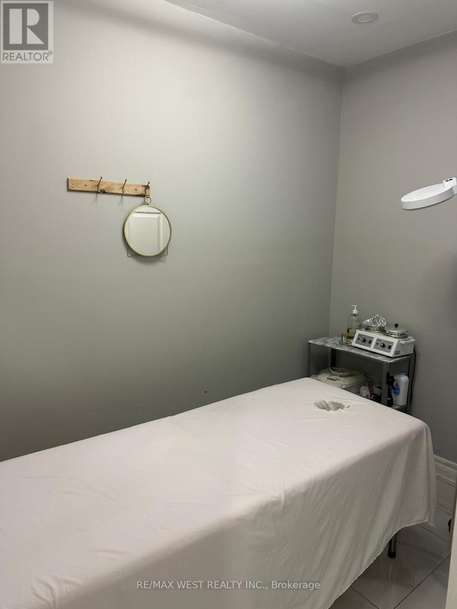 2551 Hurontario Street, Mississauga (Cooksville), Ontario  L5A 2G4 - Photo 10 - W12887800