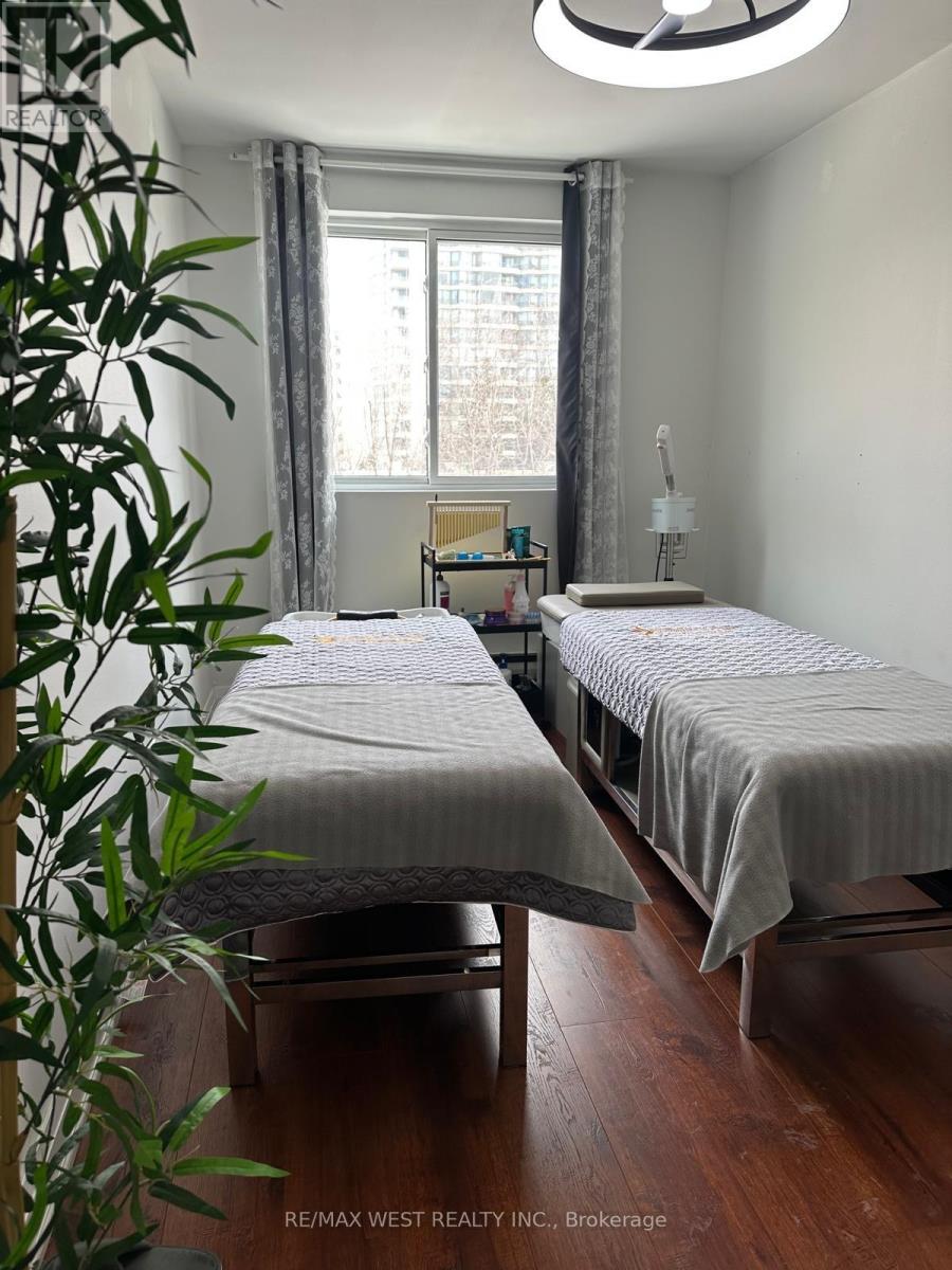 2551 Hurontario Street, Mississauga (Cooksville), Ontario  L5A 2G4 - Photo 17 - W12887800