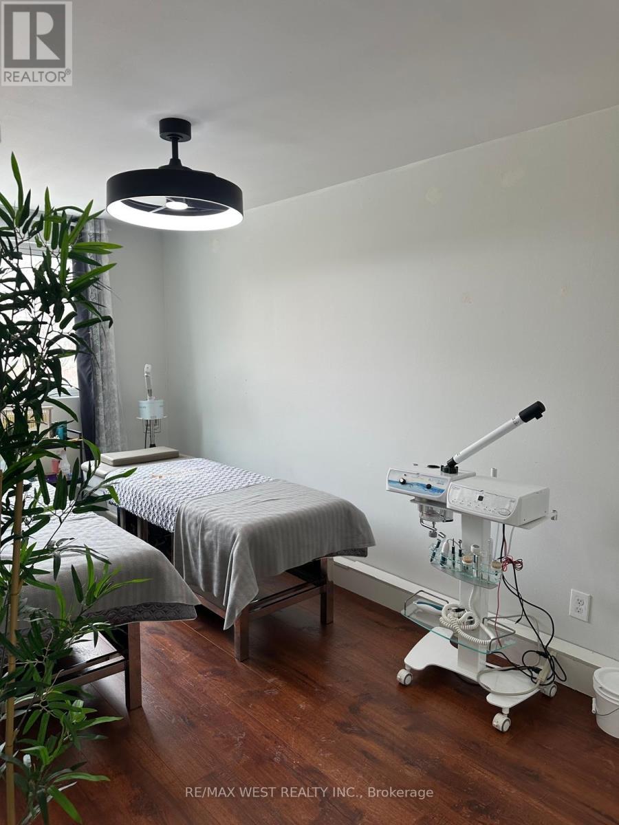 2551 Hurontario Street, Mississauga (Cooksville), Ontario  L5A 2G4 - Photo 18 - W12887800