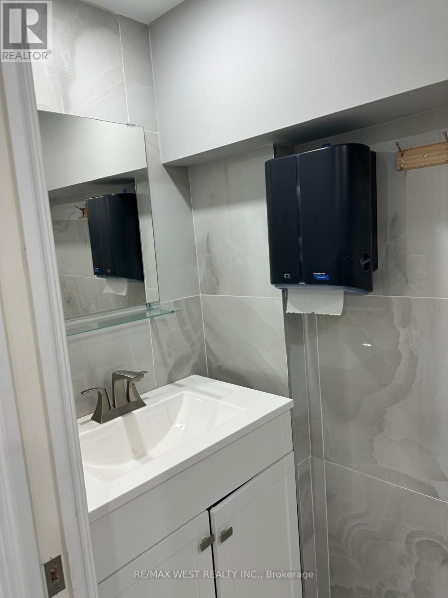 2551 Hurontario Street, Mississauga (Cooksville), Ontario  L5A 2G4 - Photo 27 - W12887800