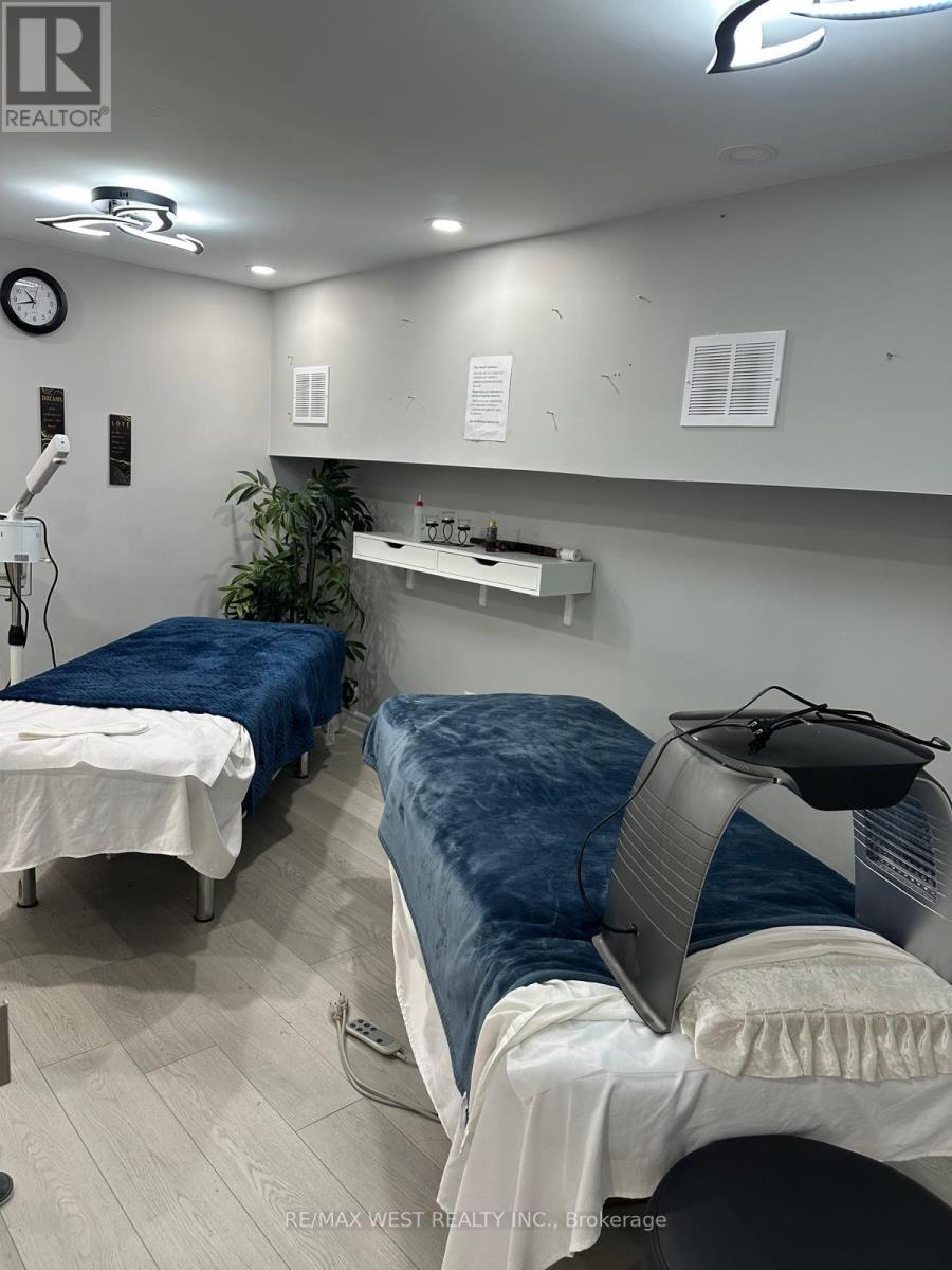 2551 Hurontario Street, Mississauga (Cooksville), Ontario  L5A 2G4 - Photo 33 - W12887800