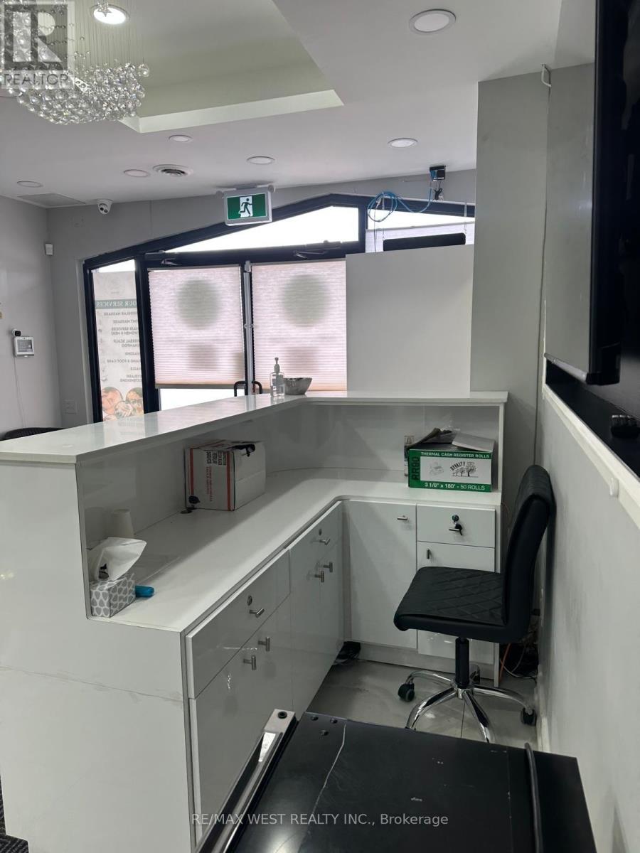 2551 Hurontario Street, Mississauga (Cooksville), Ontario  L5A 2G4 - Photo 6 - W12887800