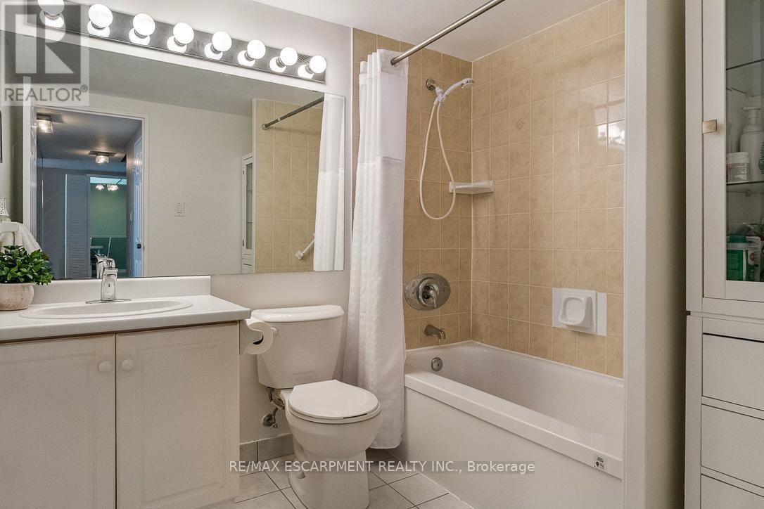 1905 - 1333 Bloor Street, Mississauga (Applewood), Ontario  L4Y 3T6 - Photo 21 - W12887802