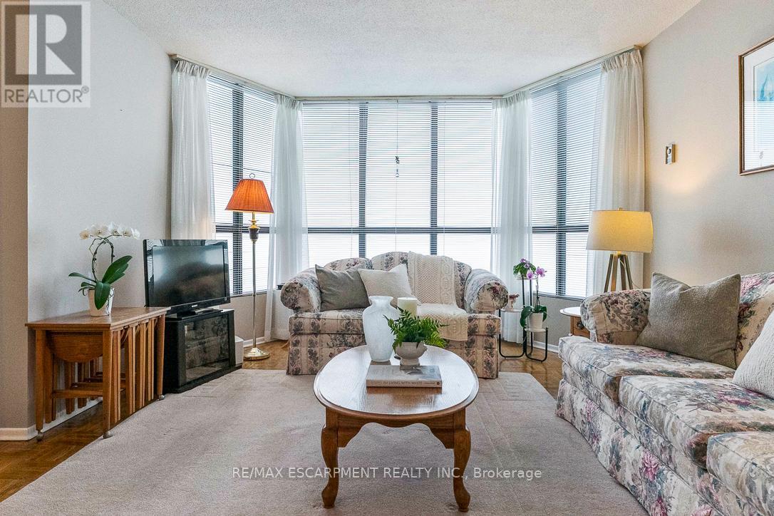 1905 - 1333 Bloor Street, Mississauga (Applewood), Ontario  L4Y 3T6 - Photo 3 - W12887802