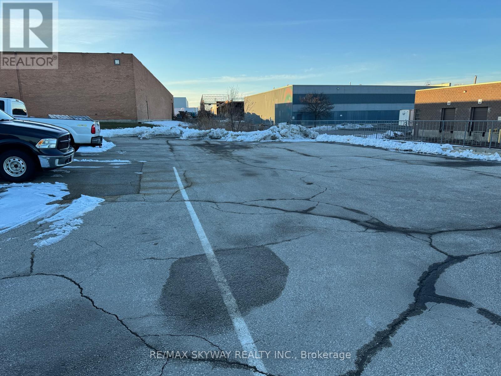 5 Automatic Road, Brampton (Gore Industrial North), Ontario  L6S 4K6 - Photo 2 - W12887812