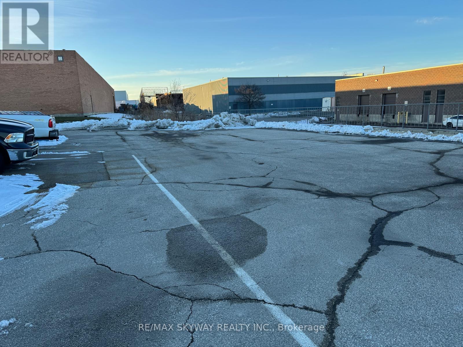 5 Automatic Road, Brampton (Gore Industrial North), Ontario  L6S 4K6 - Photo 3 - W12887812