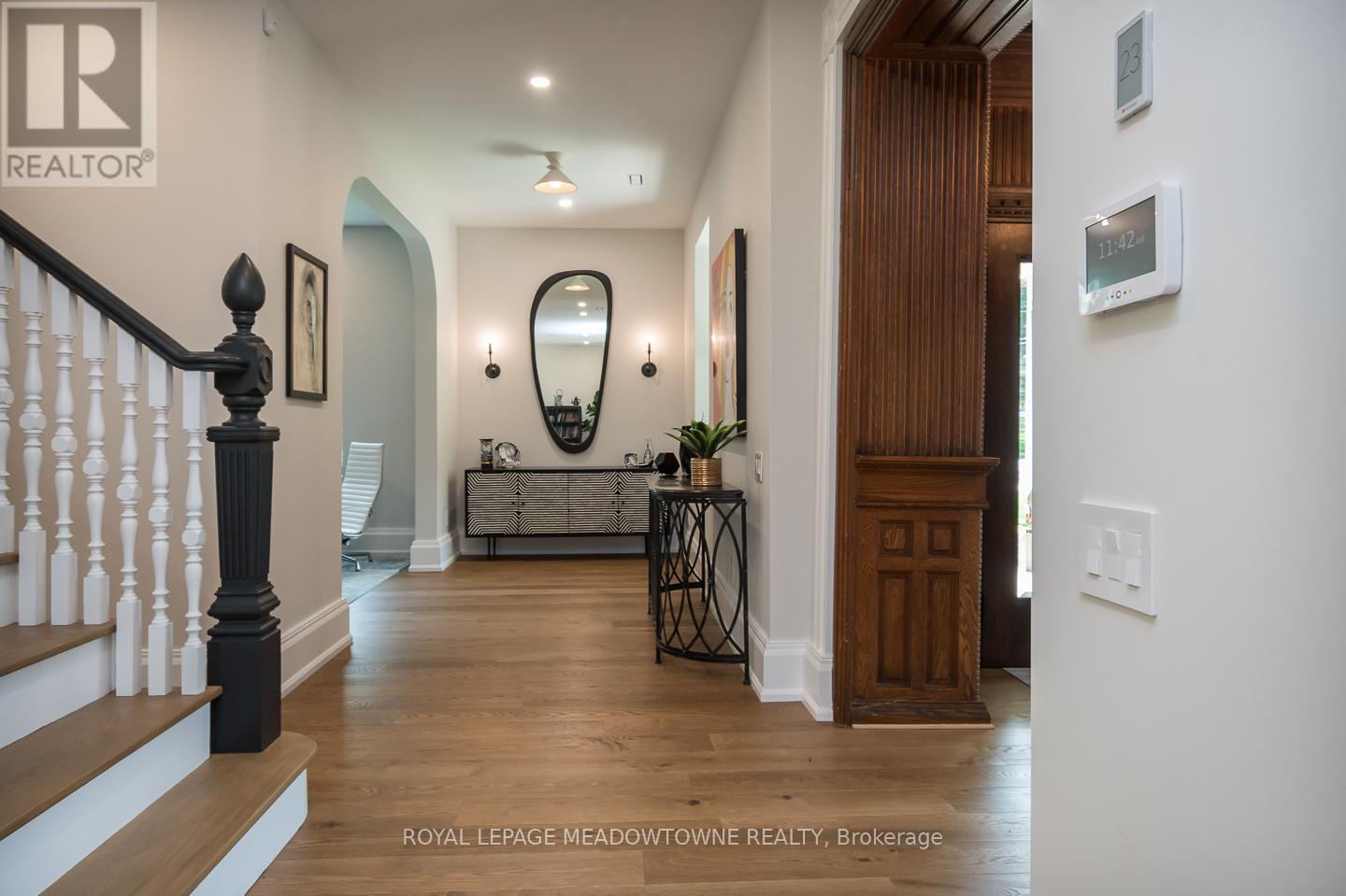 57 Victoria Street, Milton (Om Old Milton), Ontario  L9T 1S6 - Photo 6 - W12887846