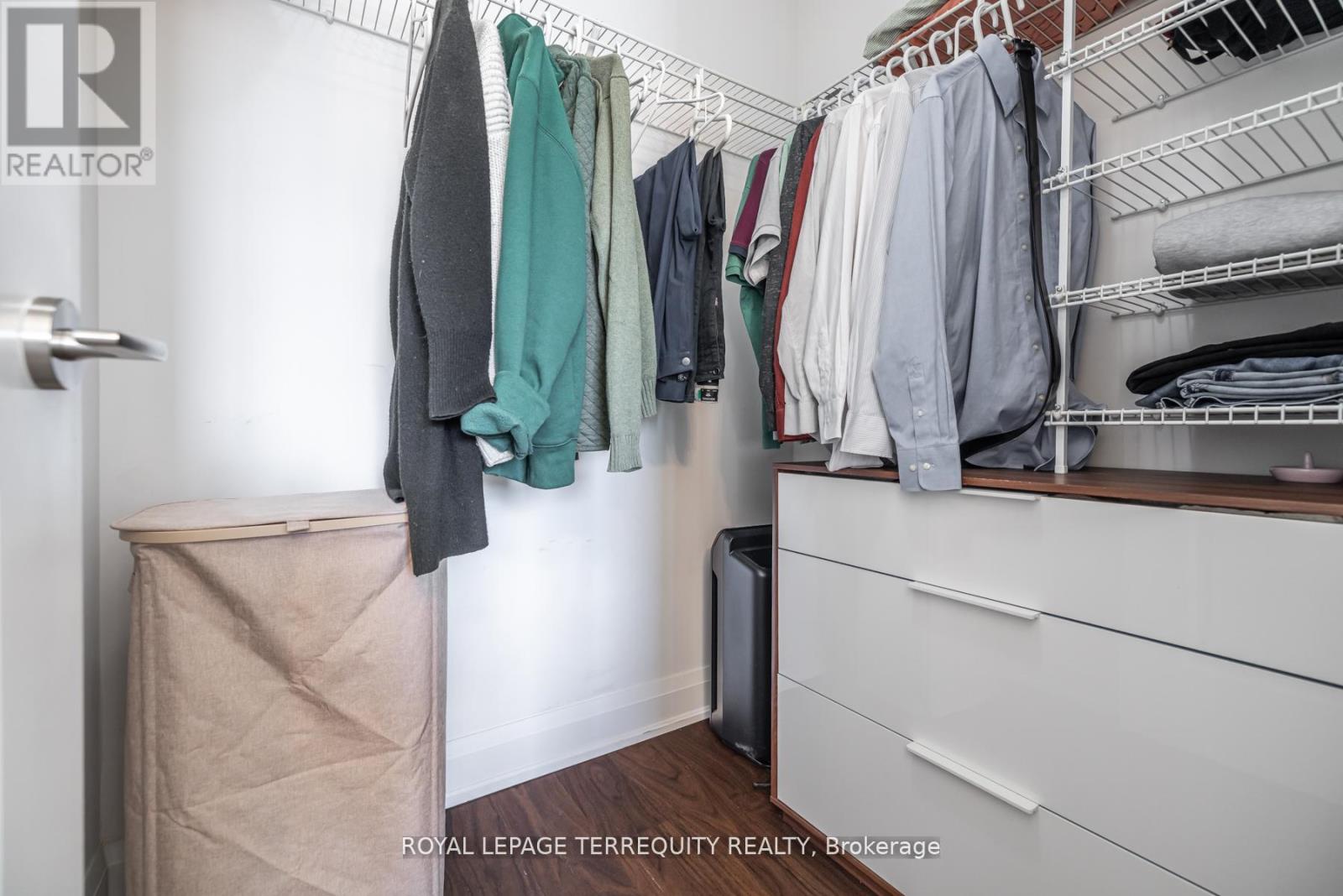 401 - 35 Fontenay Court, Toronto (Edenbridge-Humber Valley), Ontario  M9A 0E2 - Photo 11 - W12887848