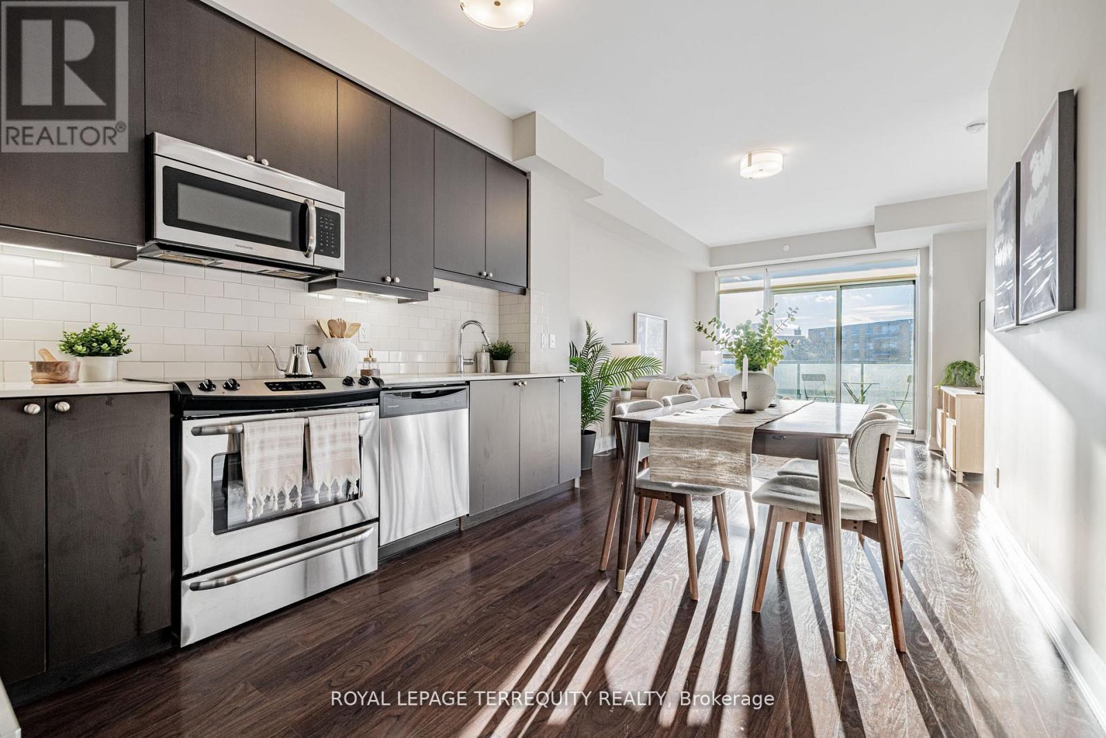 401 - 35 Fontenay Court, Toronto (Edenbridge-Humber Valley), Ontario  M9A 0E2 - Photo 3 - W12887848