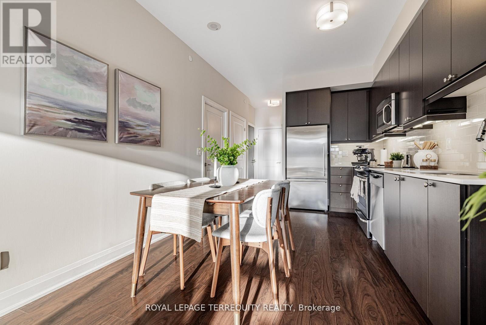 401 - 35 Fontenay Court, Toronto (Edenbridge-Humber Valley), Ontario  M9A 0E2 - Photo 4 - W12887848