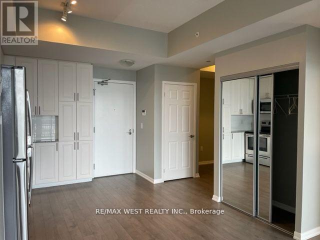 801 - 3091 Dufferin Street, Toronto (Yorkdale-Glen Park), Ontario  M6A 2S7 - Photo 2 - W12887876