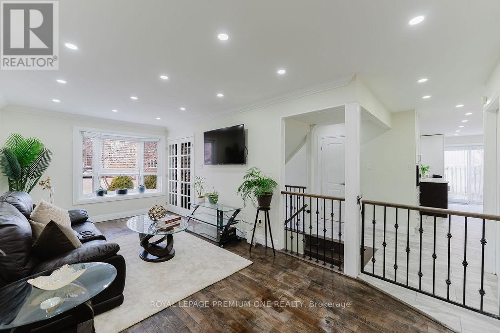 25 Sir Lancelot Court, Caledon (Bolton East), Ontario  L7E 1N3 - Photo 8 - W12887994