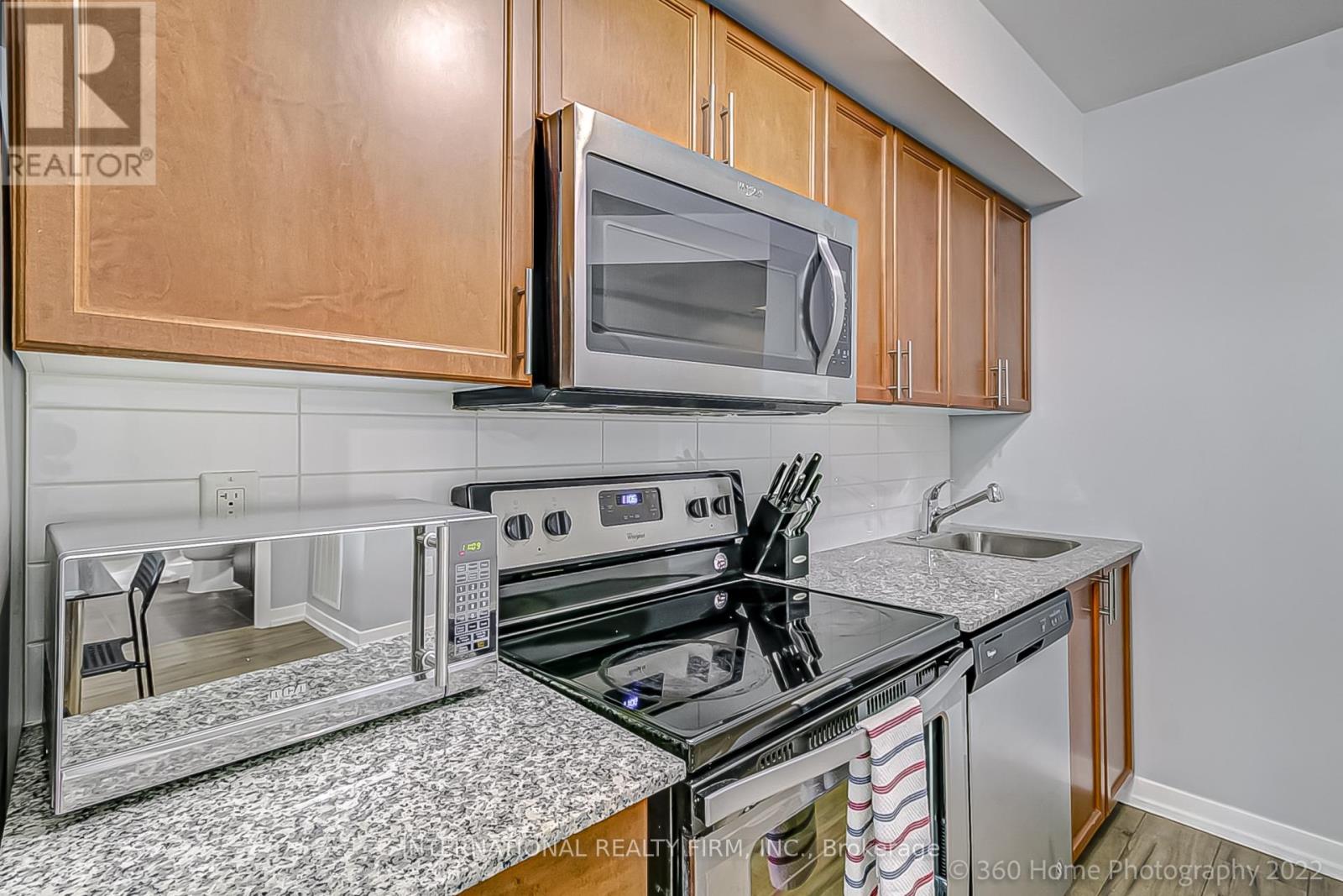 911 - 1420 Dupont Street, Toronto (Dovercourt-Wallace Emerson-Junction), Ontario  M6H 0C2 - Photo 10 - W12888002