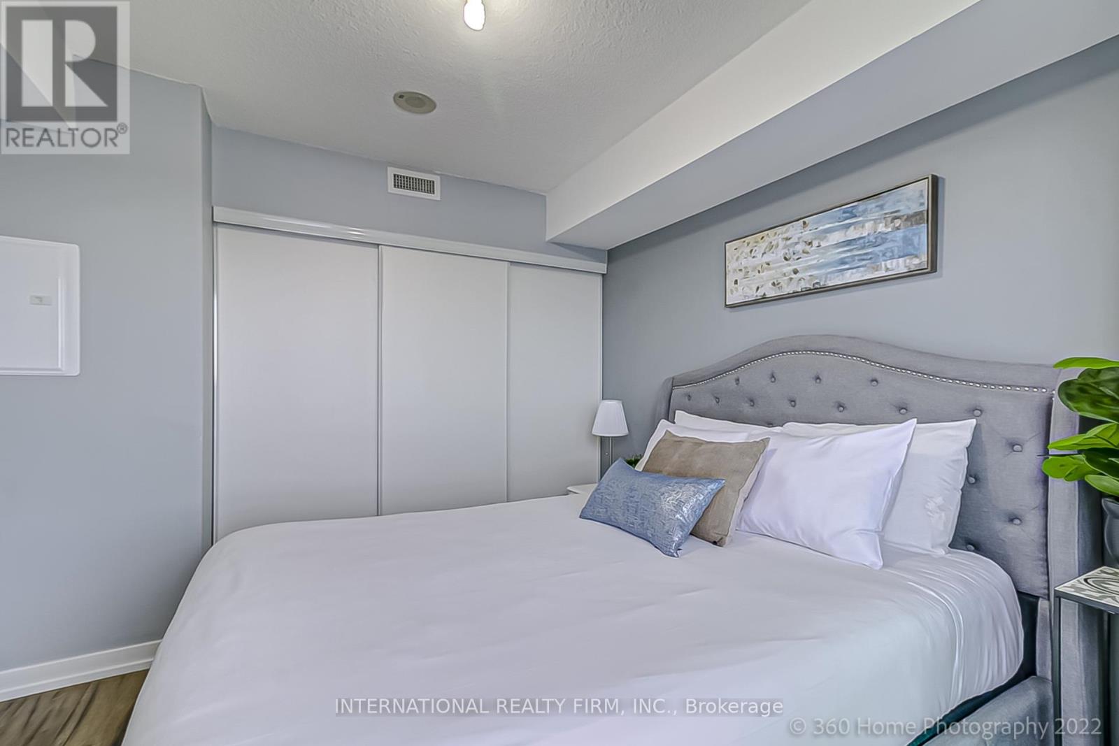 911 - 1420 Dupont Street, Toronto (Dovercourt-Wallace Emerson-Junction), Ontario  M6H 0C2 - Photo 3 - W12888002