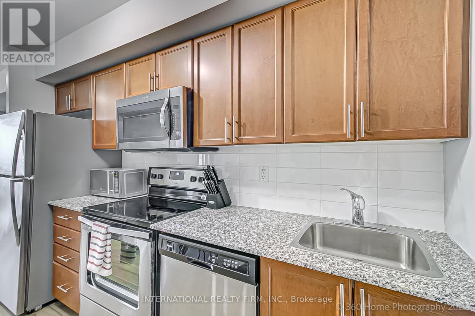 911 - 1420 Dupont Street, Toronto (Dovercourt-Wallace Emerson-Junction), Ontario  M6H 0C2 - Photo 9 - W12888002