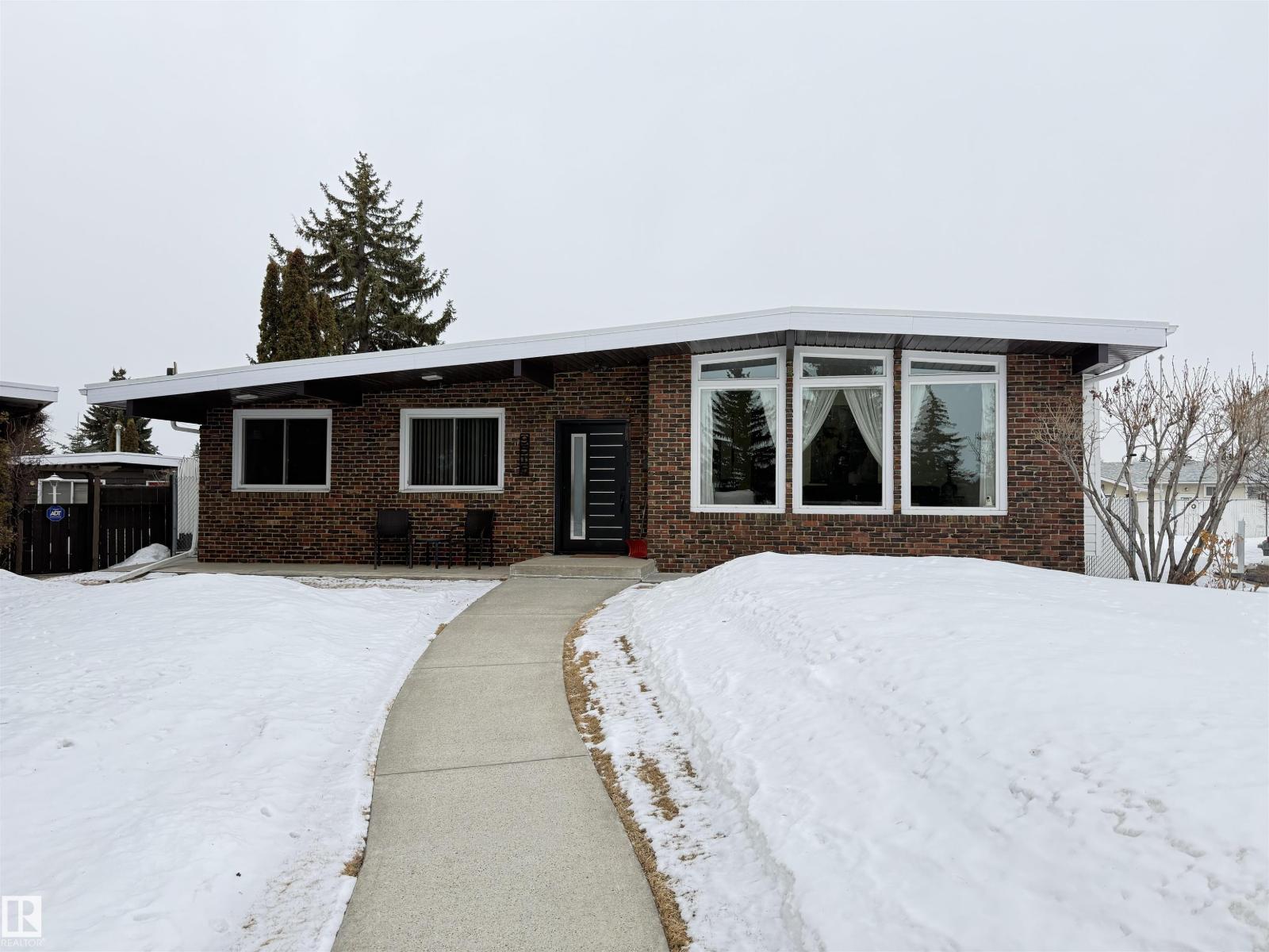 9515 149 Av Nw, Edmonton, Alberta  T5E 2M3 - Photo 1 - E4477627