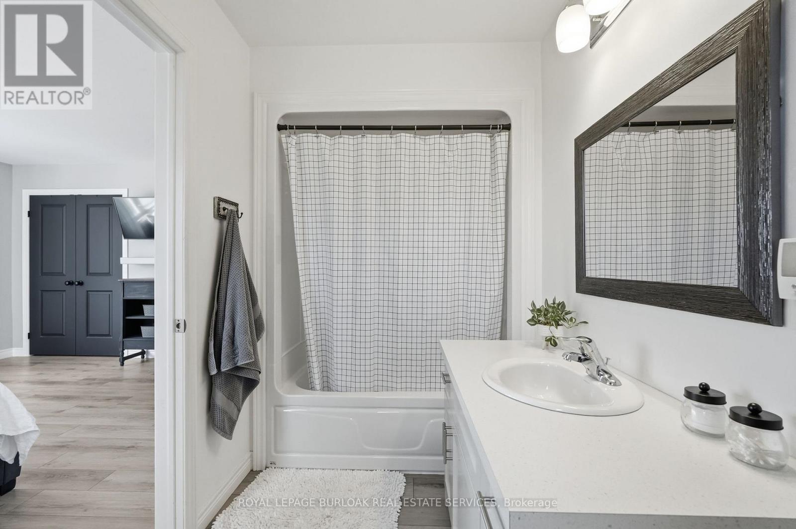 401 Lighthouse Drive, Haldimand, Ontario  N1A 2W6 - Photo 25 - X12887948