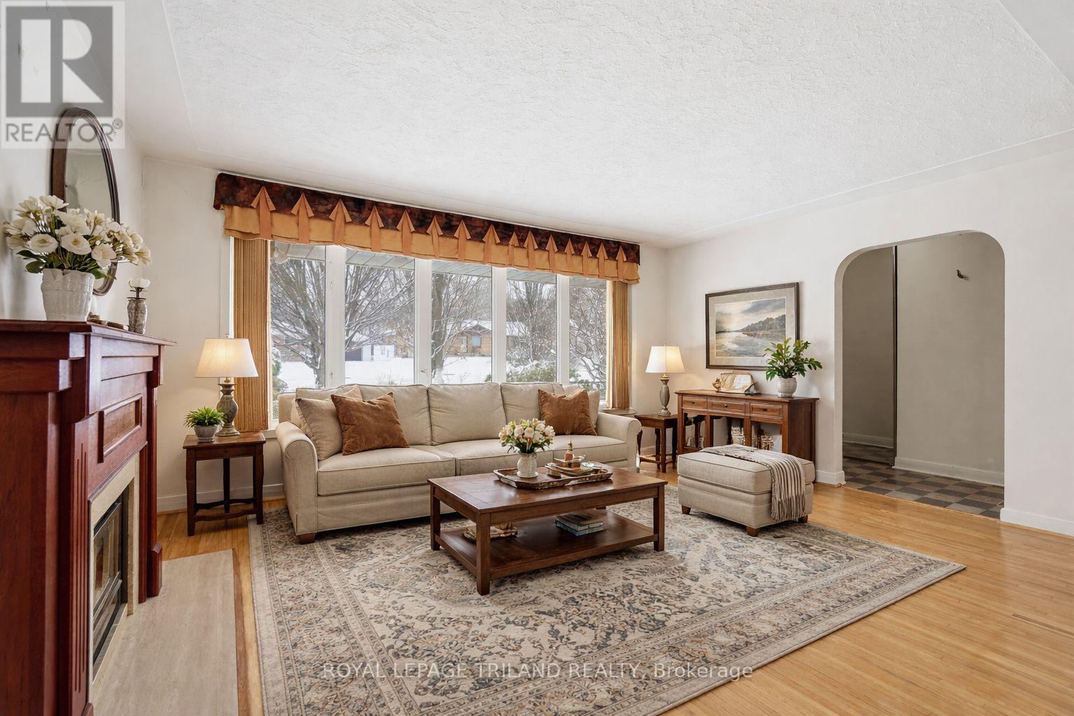 39 Ford Crescent, London North, Ontario  N6G 1H8 - Photo 5 - X12886210