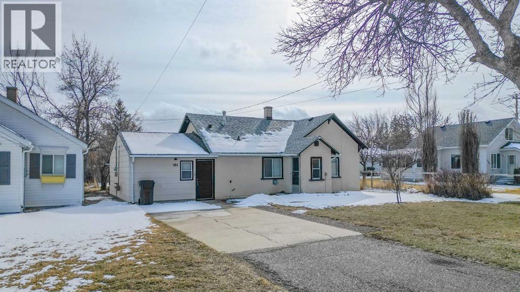 184 W 100 S, Raymond, Alberta  T0K 2S0 - Photo 2 - A2287529