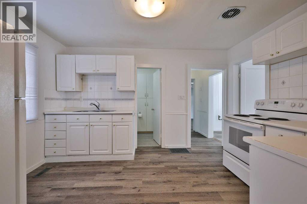 184 W 100 S, Raymond, Alberta  T0K 2S0 - Photo 15 - A2287529