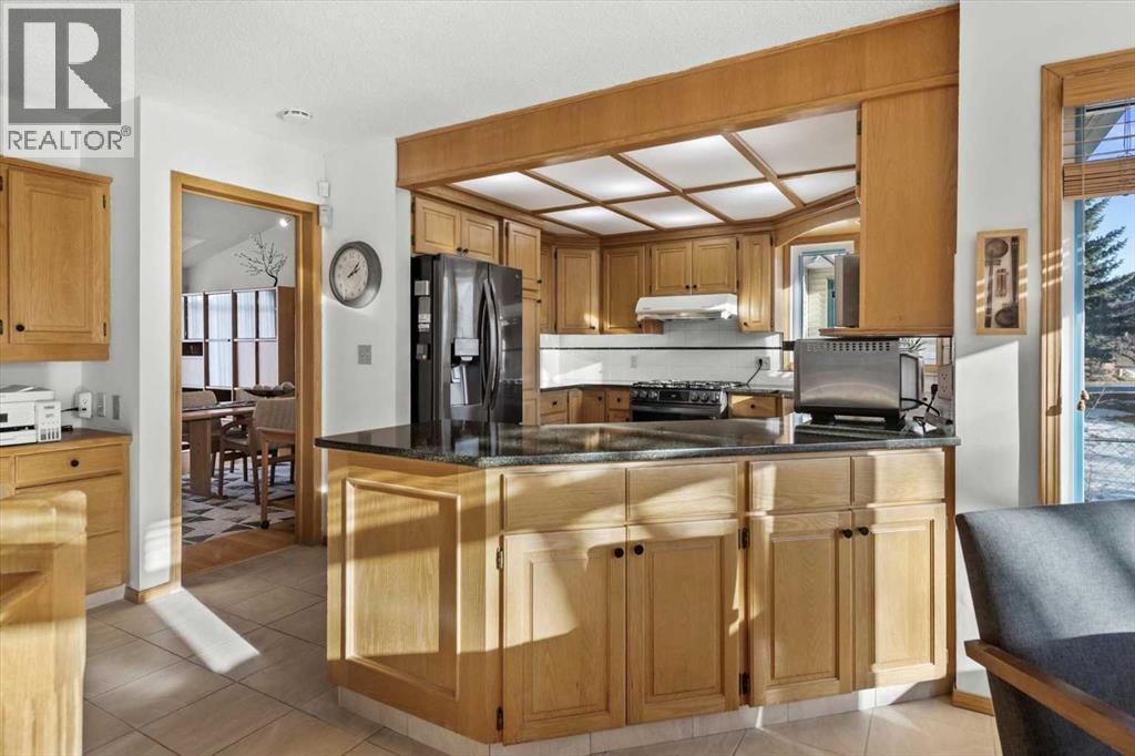 332 Hawkstone Close Nw, Calgary, Alberta  T3G 3P2 - Photo 10 - A2279806