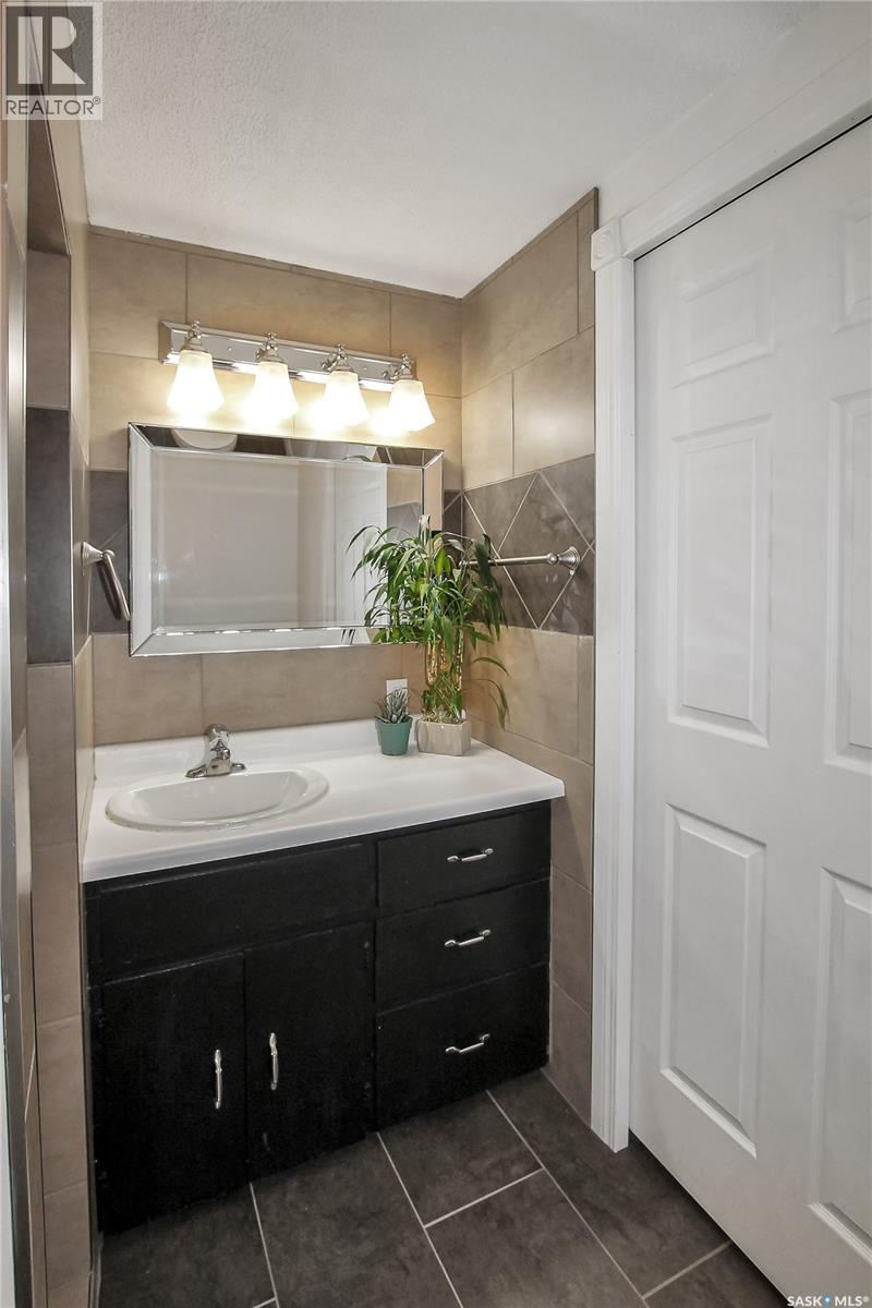 294 Burke Crescent, Swift Current, Saskatchewan  S9H 4H6 - Photo 14 - SK030277