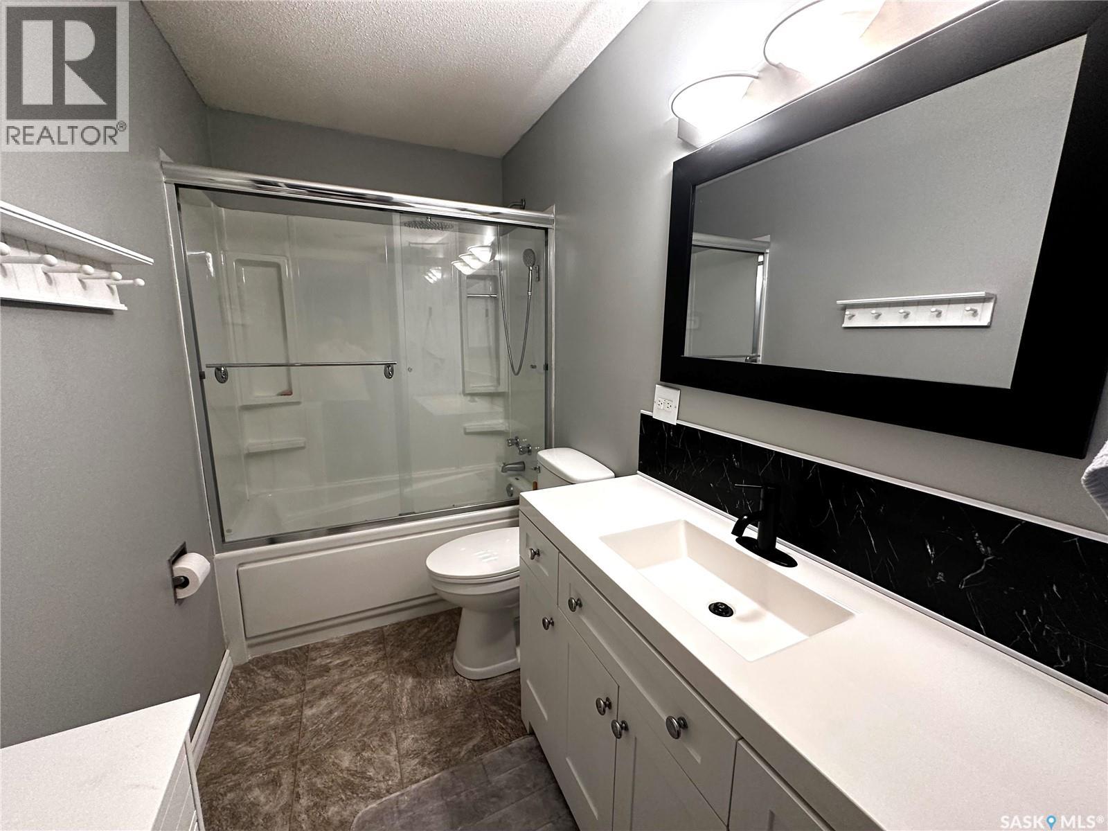 294 Burke Crescent, Swift Current, Saskatchewan  S9H 4H6 - Photo 8 - SK030277