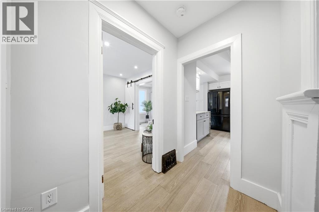 35 Stirling Avenue N, Kitchener, Ontario  N2H 3G4 - Photo 10 - 40810783