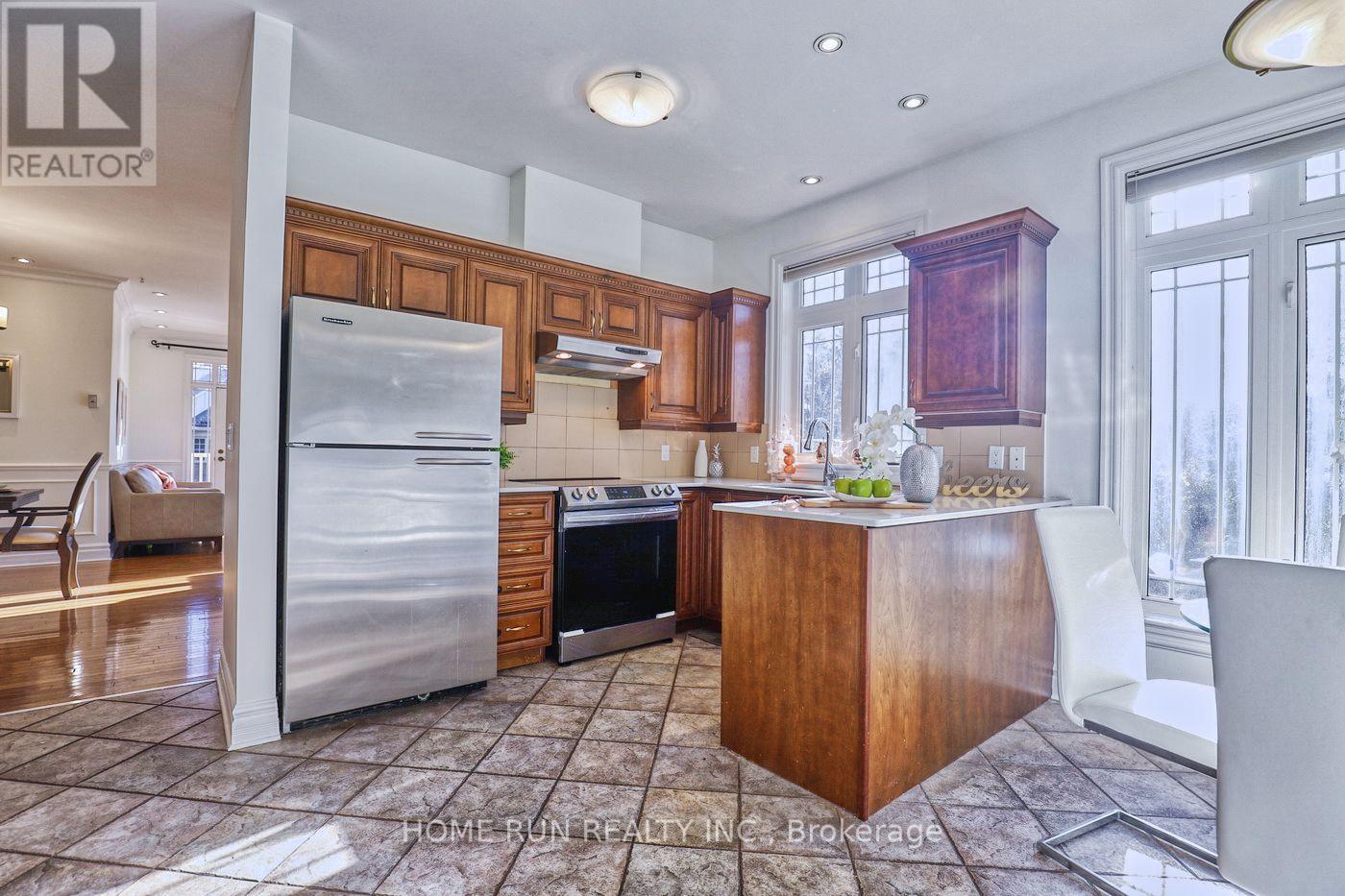 2 Waterford Way, Ottawa, Ontario  K2E 7V4 - Photo 5 - X12888036