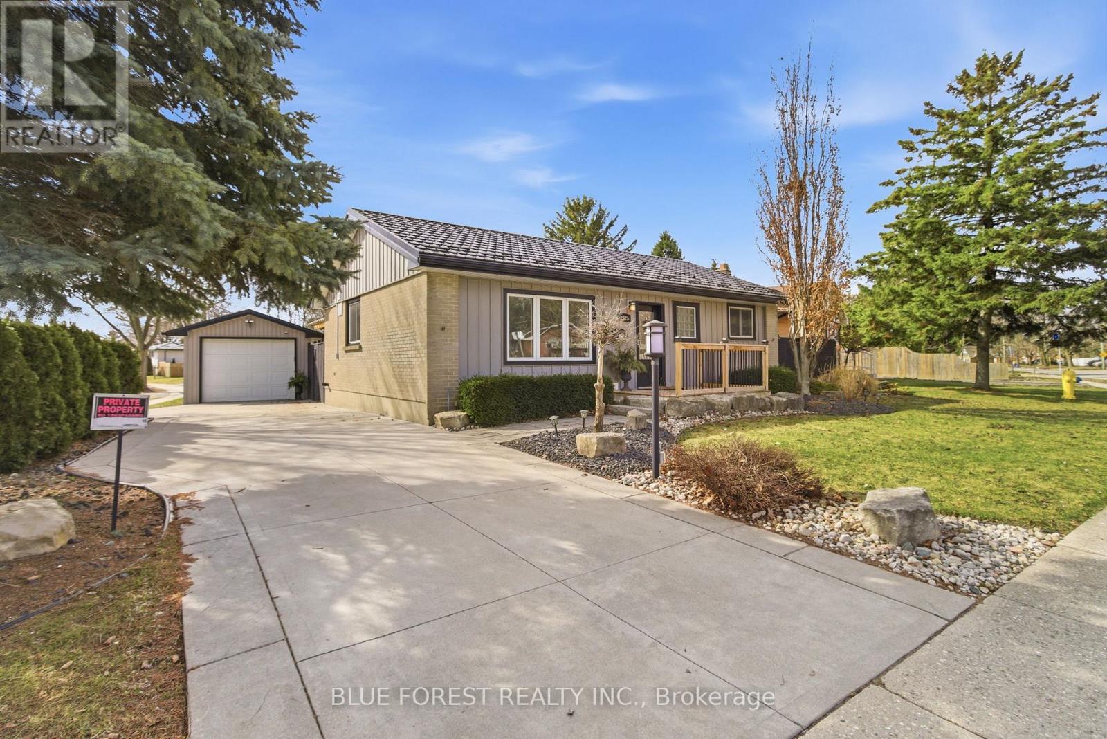 1975 Royal Crescent, London East, Ontario  N5V 1N6 - Photo 1 - X12888124