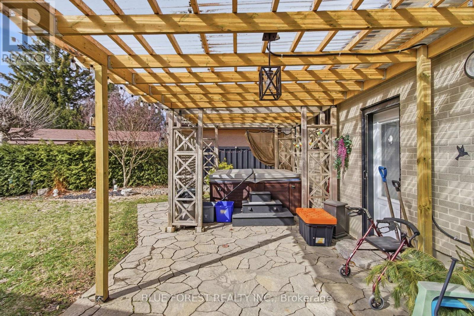 1975 Royal Crescent, London East, Ontario  N5V 1N6 - Photo 26 - X12888124