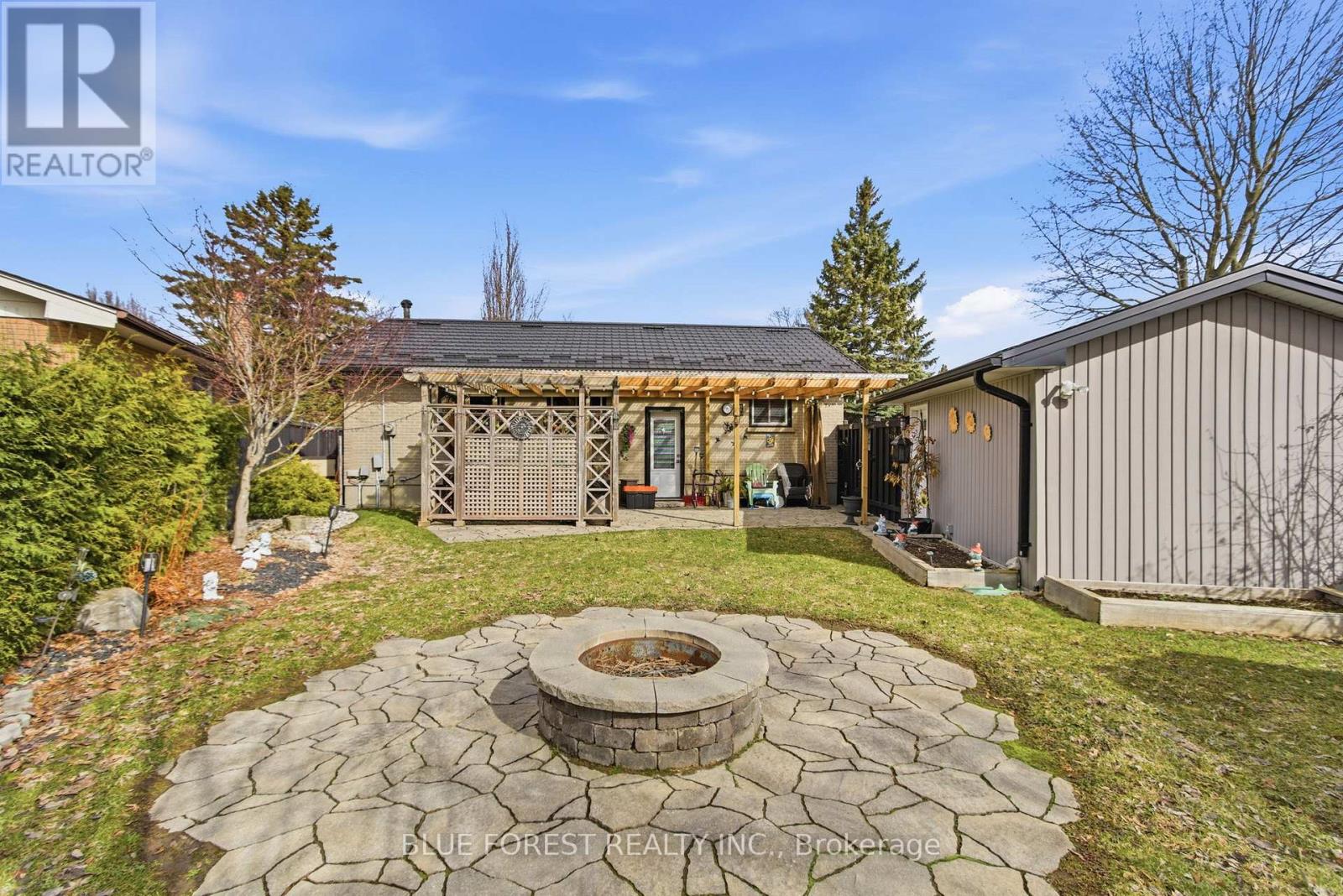 1975 Royal Crescent, London East, Ontario  N5V 1N6 - Photo 28 - X12888124