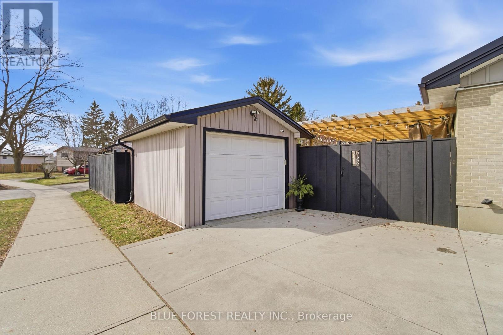 1975 Royal Crescent, London East, Ontario  N5V 1N6 - Photo 30 - X12888124