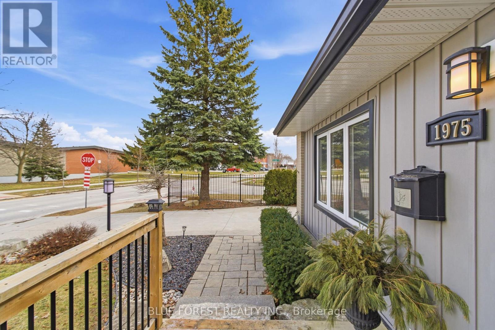 1975 Royal Crescent, London East, Ontario  N5V 1N6 - Photo 31 - X12888124