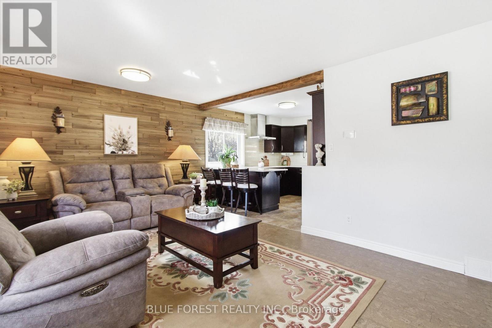 1975 Royal Crescent, London East, Ontario  N5V 1N6 - Photo 4 - X12888124