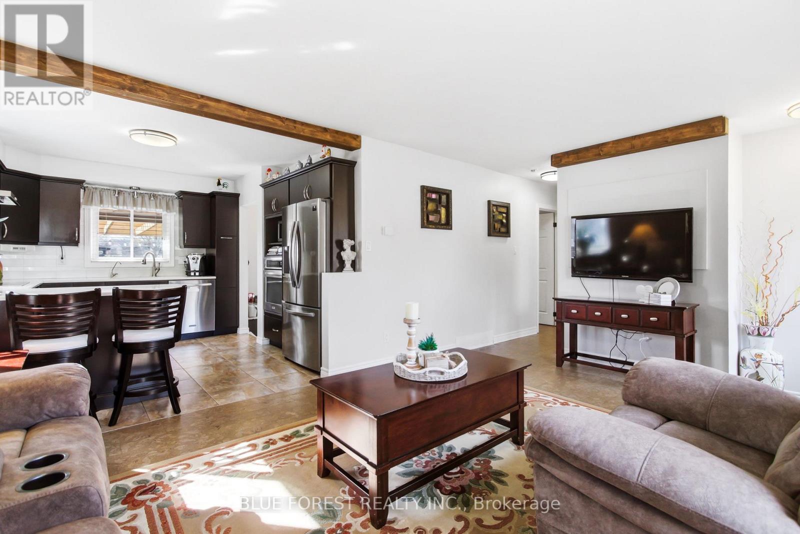 1975 Royal Crescent, London East, Ontario  N5V 1N6 - Photo 5 - X12888124